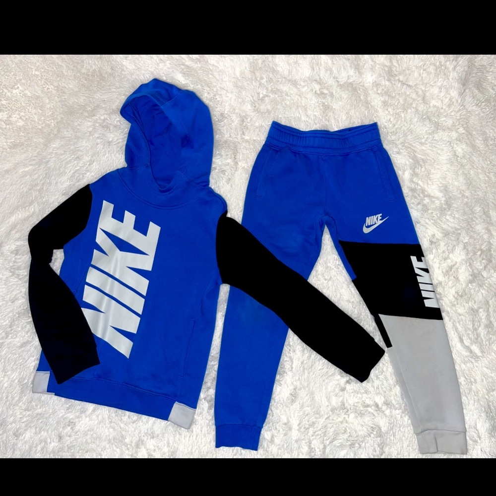 ***SOLD*** Boys’ Nike Outfit - Picture 1 of 9